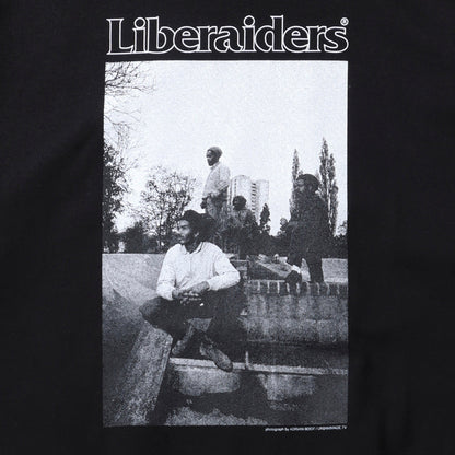 Liberaiders BAD BRAINS TEE リベレイダース バッド・ブレインズ・ティー 776032616【メンズ ロックT モノクロフォト バックプリント パンク ストリートファッション 26FW】