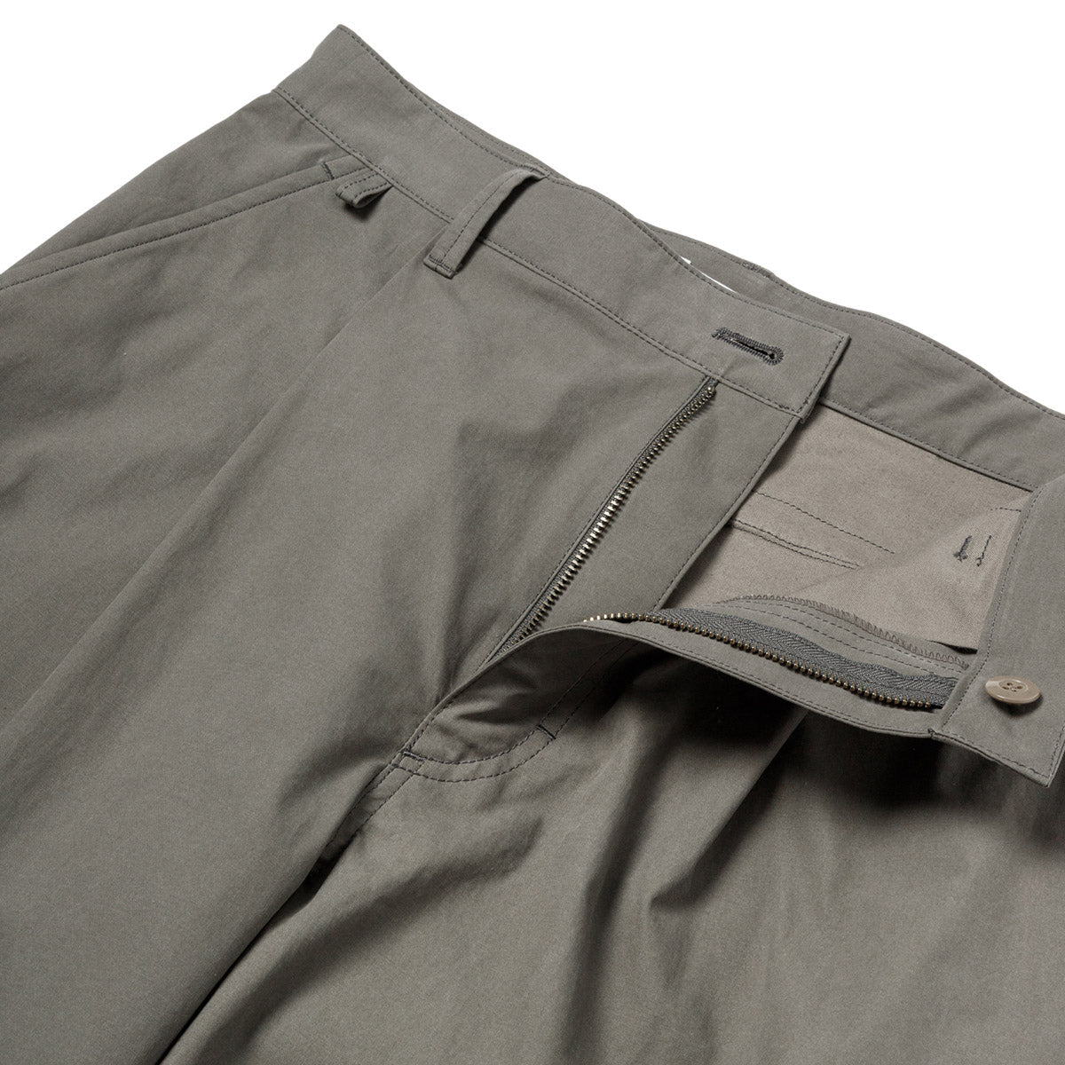 Sandinista Gentleman Tuck Pants サンディニスタ ジェントルマン タック パンツ 60426WA03-BT【メンズ タックパンツ 高密度 コンパクトヤーン 馬布 シルケット加工 26FW】