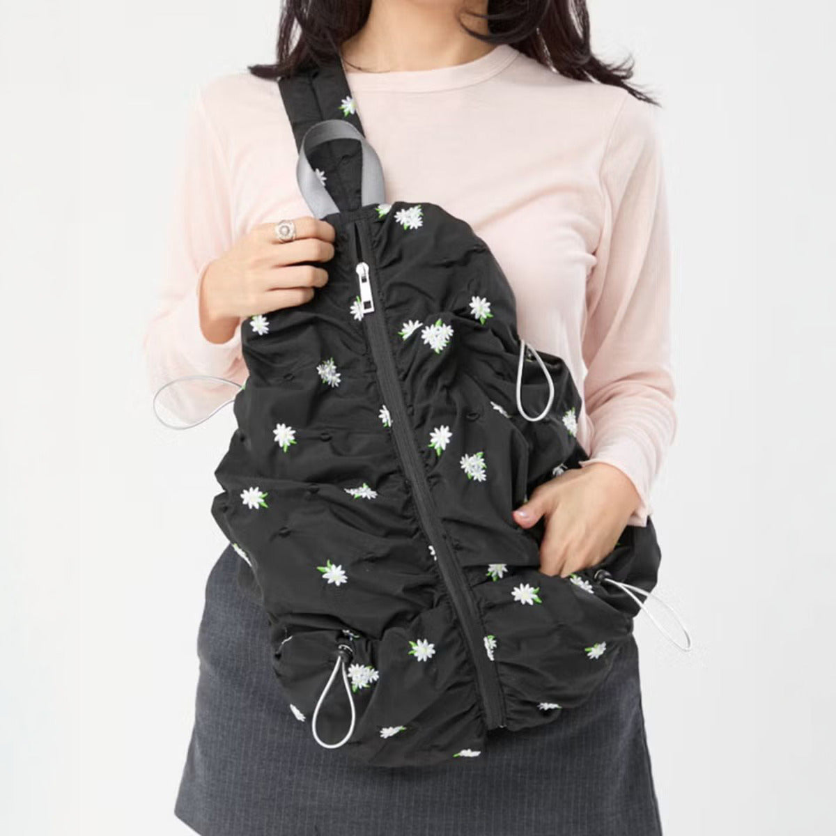 Casselini Gather Body Bag キャセリーニ ギャザー ボディー バッグ 262-110504【レディース ボディバッグ ドローストリング ギャザーデザイン 軽量 26FW】