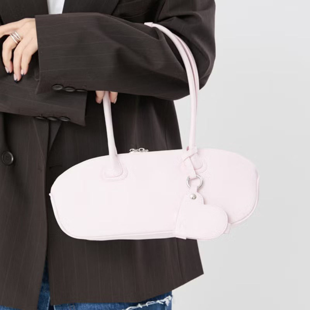 Casselini Round Charm Bag キャセリーニ ラウンド チャーム バッグ 262-110510【レディース ラウンドボストンバッグ ハンドバッグ 大容量 チャーム付き 26FW】