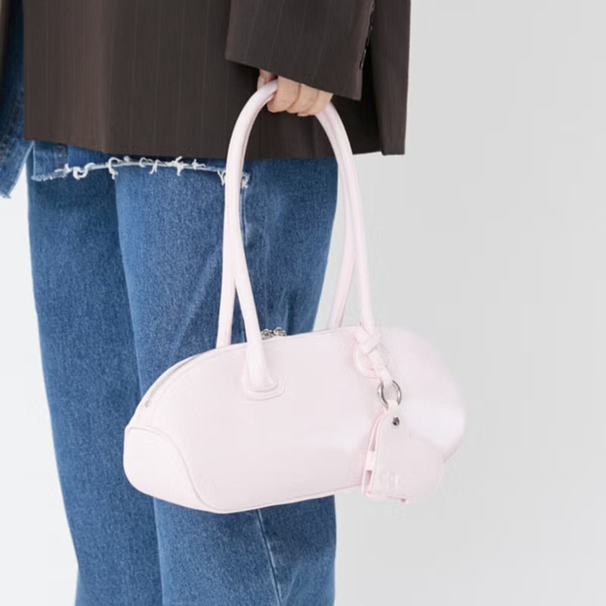 Casselini Round Charm Bag キャセリーニ ラウンド チャーム バッグ 262-110510【レディース ラウンドボストンバッグ ハンドバッグ 大容量 チャーム付き 26FW】