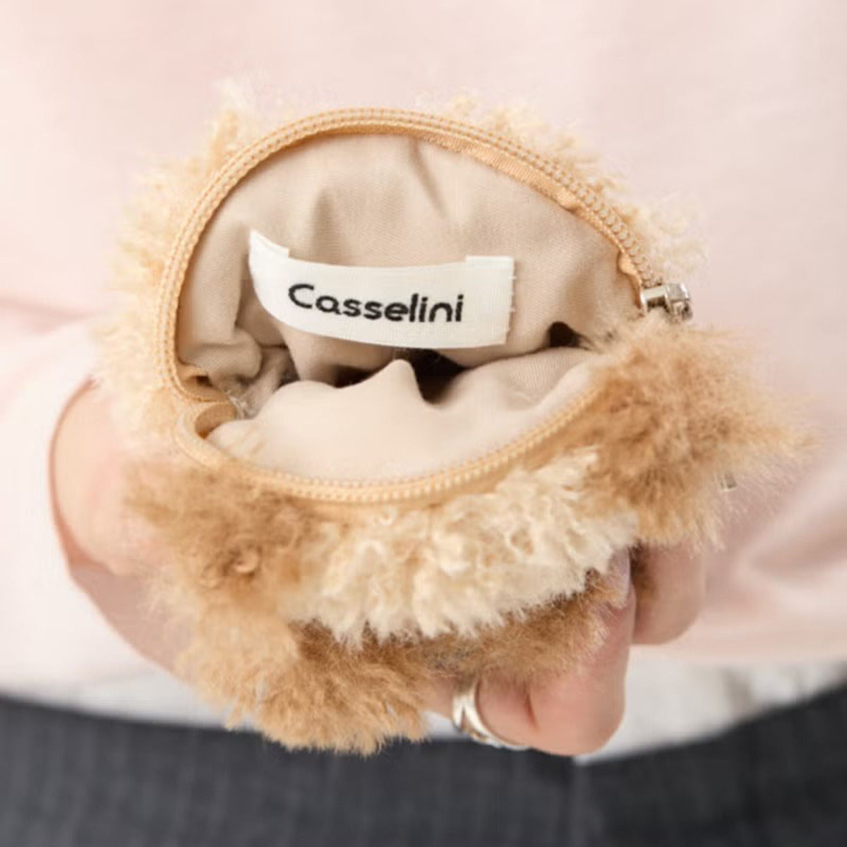 Casselini Dog Motif Pouch キャセリーニ ドッグモチーフポーチ 262-110613【レディース ポーチ カラビナ付き チェーン付き 小物入れ 26FW】