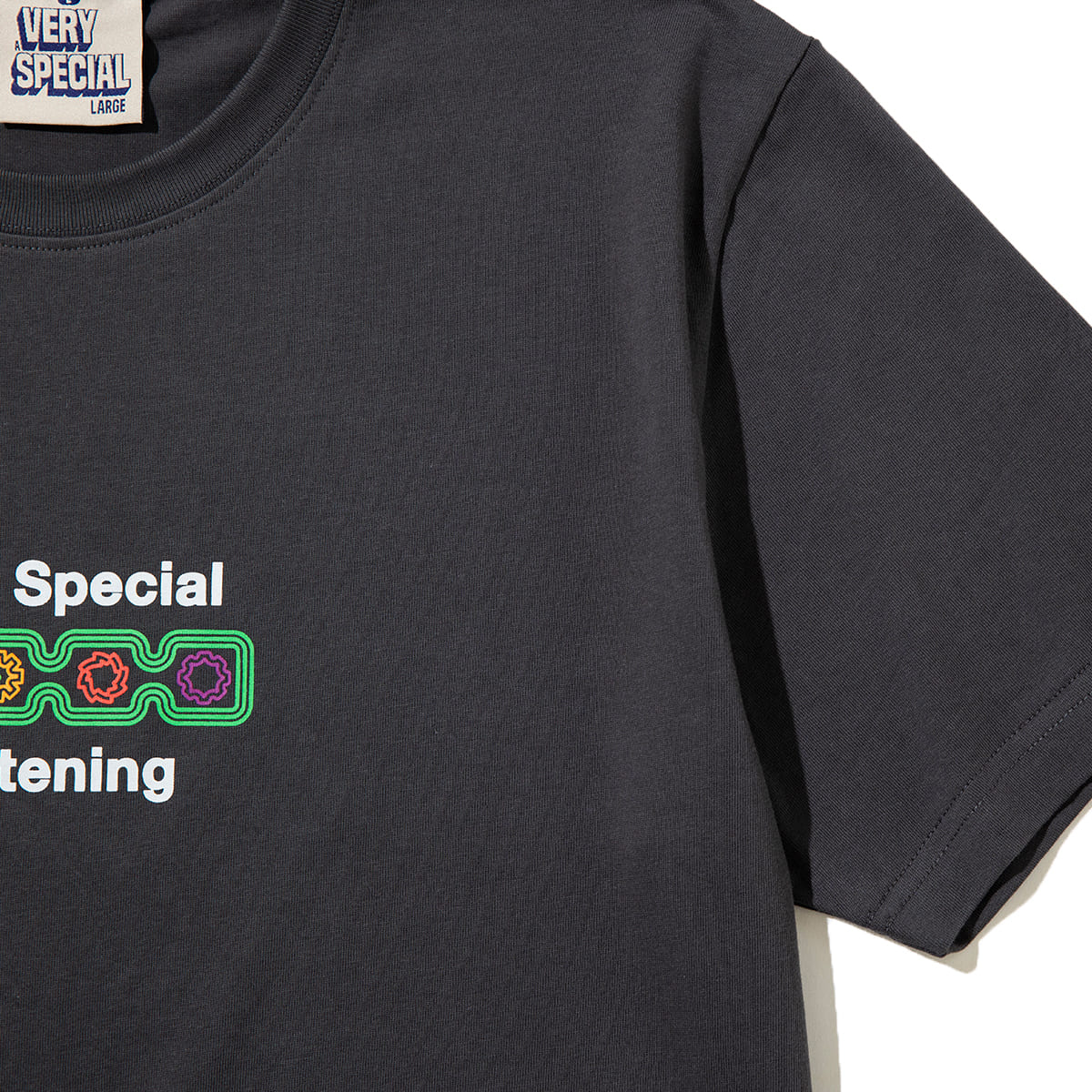 VERY SPECIAL Listening T-shirt ベリースペシャル リスニング Tシャツ VS26AW01000【メンズ 半袖Tシャツ グラフィックデザイン ストリート バックプリント 26FW】