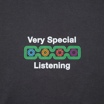VERY SPECIAL Listening T-shirt ベリースペシャル リスニング Tシャツ VS26AW01000【メンズ 半袖Tシャツ グラフィックデザイン ストリート バックプリント 26FW】