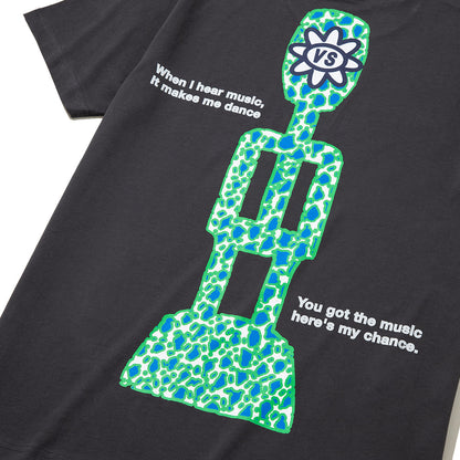 VERY SPECIAL Listening T-shirt ベリースペシャル リスニング Tシャツ VS26AW01000【メンズ 半袖Tシャツ グラフィックデザイン ストリート バックプリント 26FW】