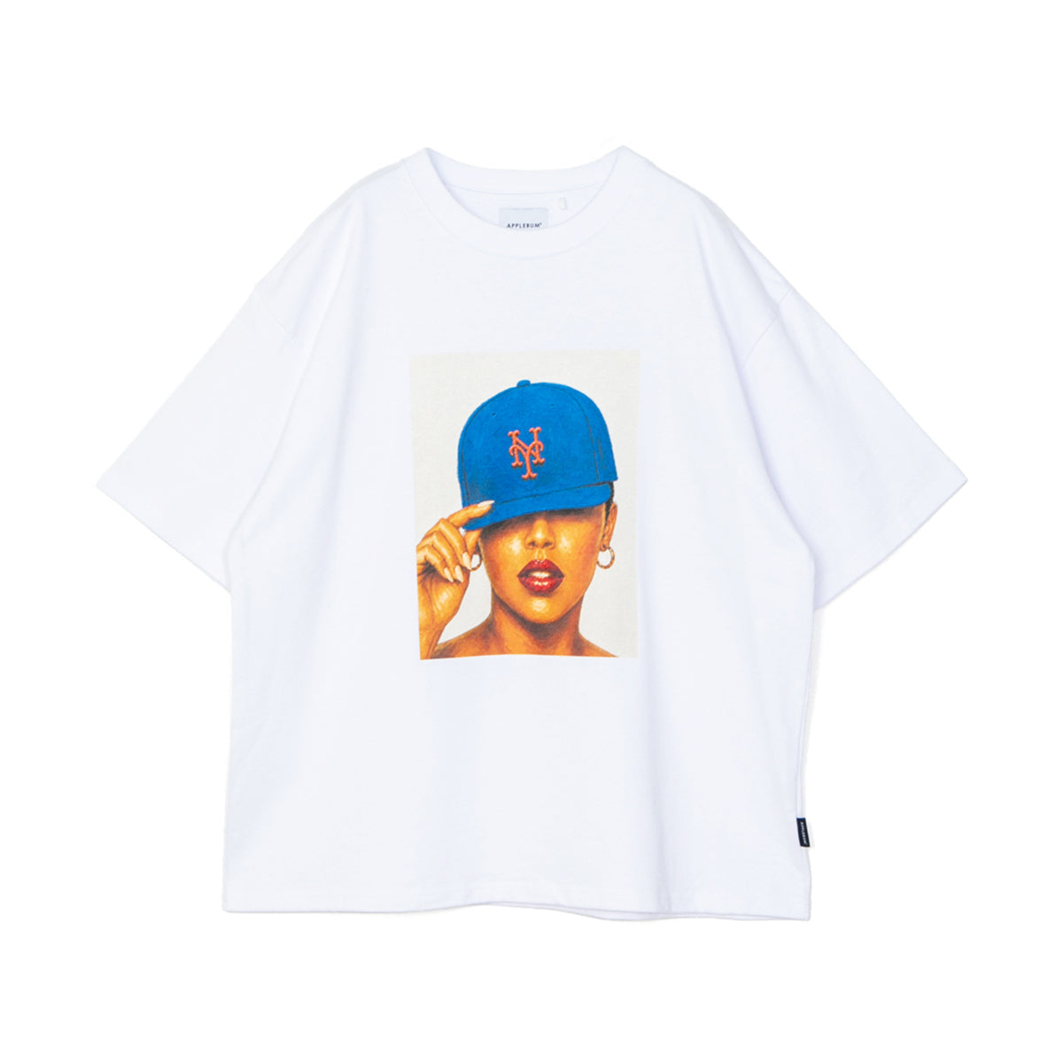 APPLEBUM “METS GIRL” T-shirt アップルバム メッツ ガール Tシャツ ML2621109M【メンズ 半袖Tシャツ グラフィックTシャツ プリントTシャツ カットソー クルーネック 26FW】