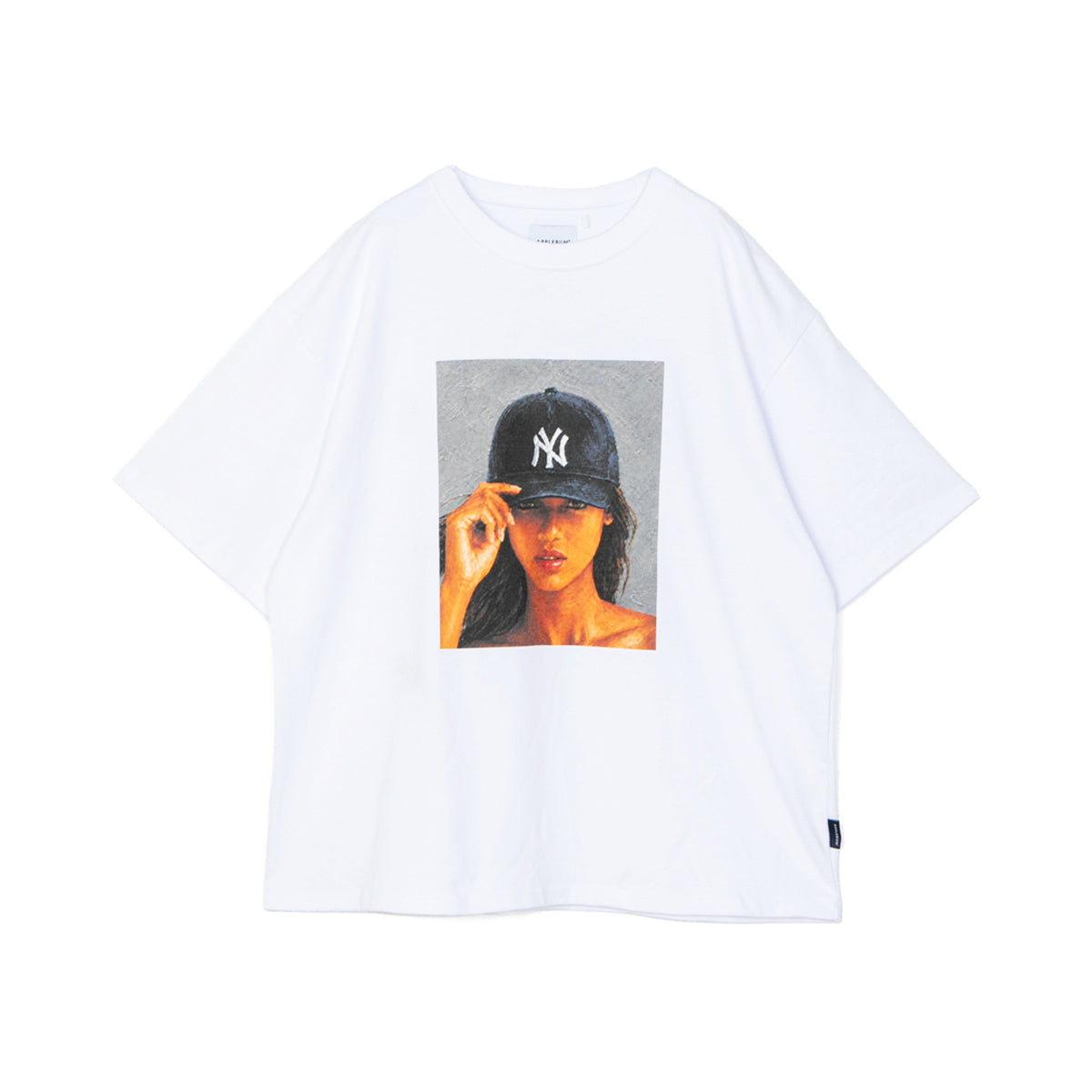 APPLEBUM “YANKEES GIRL” T-shirt アップルバム ヤンキース ガール Tシャツ ML2621109Y【メンズ 半袖Tシャツ グラフィックTシャツ プリントTシャツ カットソー クルーネック 26FW】
