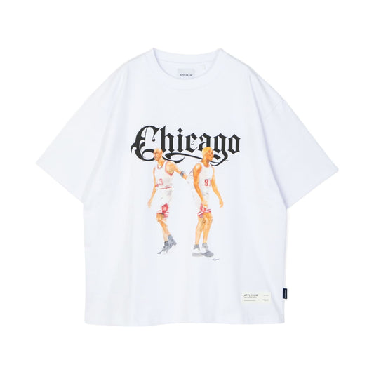 APPLEBUM “Chicago” T-shirt アップルバム シカゴ Tシャツ TY2621104【メンズ 半袖Tシャツ グラフィックTシャツ 水彩画 天竺 ストリート 26FW】