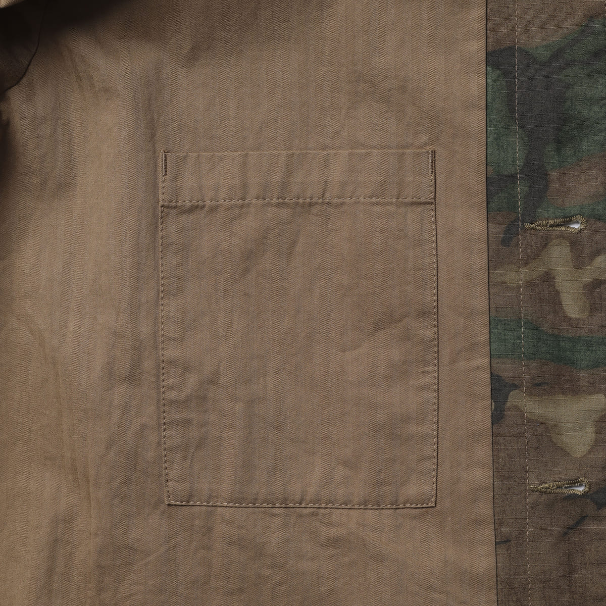 Liberaiders HANDWRITING CAMO COACH JACKET リベレイダース ハンドライティング カモ コーチ ジャケット 730142603【メンズ コーチジャケット 迷彩柄 グラフィック ヴィンテージ風 26FW】