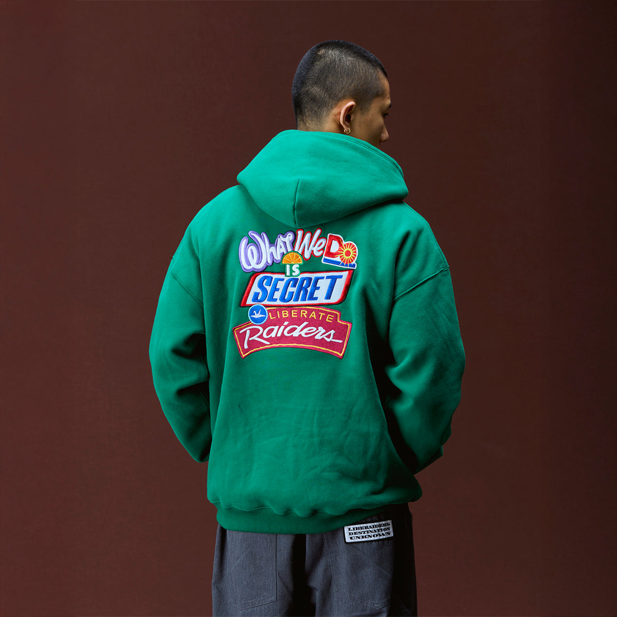 Liberaiders EMBROIDERY HOODIE リベレイダース エンブロイダリー フーディ 733012603【メンズ 裏起毛フーディ パーカー グラフィック 刺繍 オーバーサイズ 26FW】