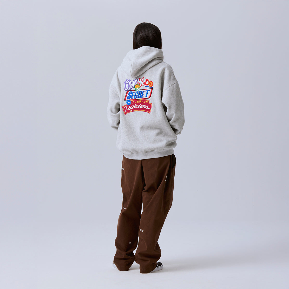Liberaiders EMBROIDERY HOODIE リベレイダース エンブロイダリー フーディ 733012603【メンズ 裏起毛フーディ パーカー グラフィック 刺繍 オーバーサイズ 26FW】