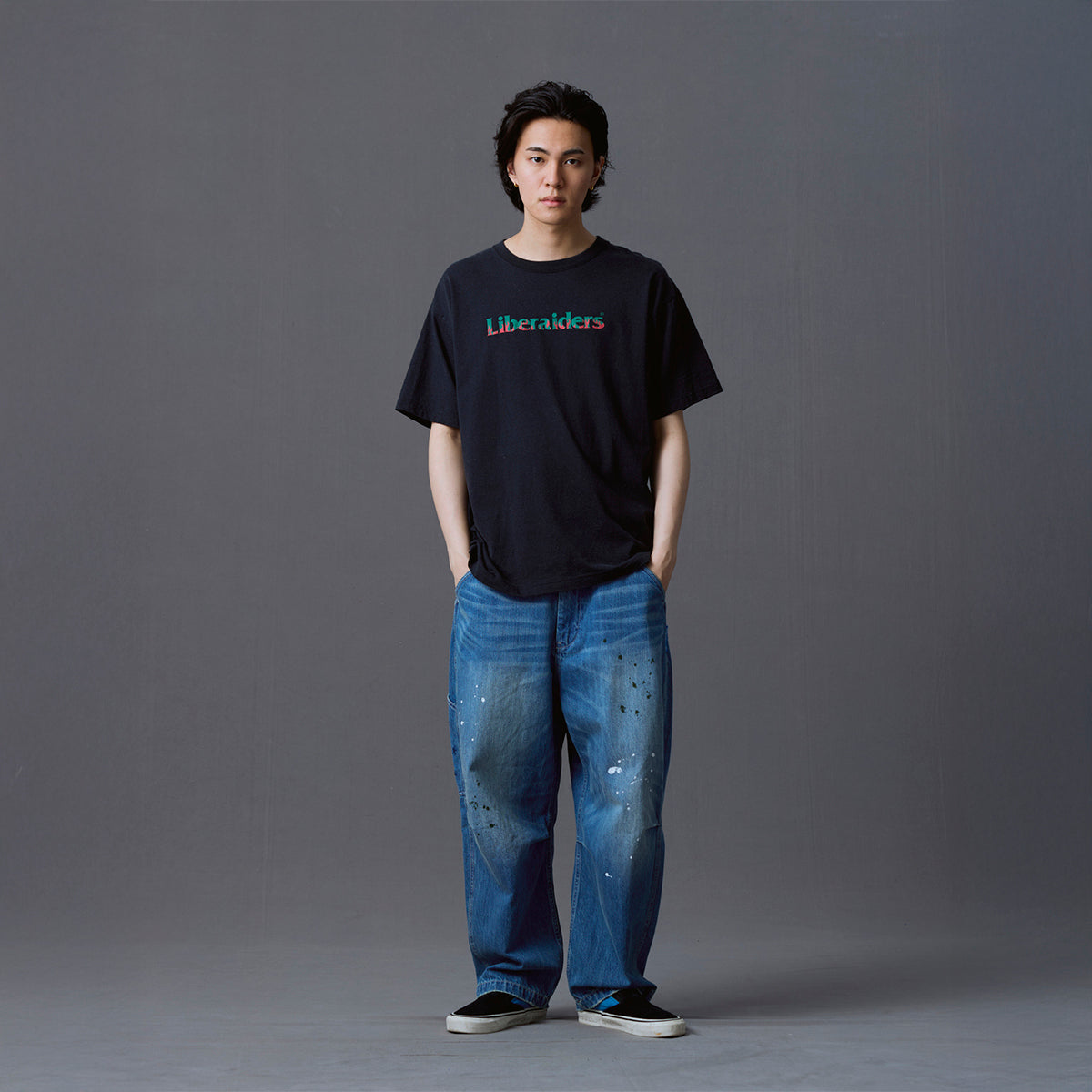 Liberaiders OG LOGO TEE リベレイダース OG ロゴTシャツ 736062603【メンズ 半袖Tシャツ フロスト加工 グラフィック ロゴプリント 26FW】