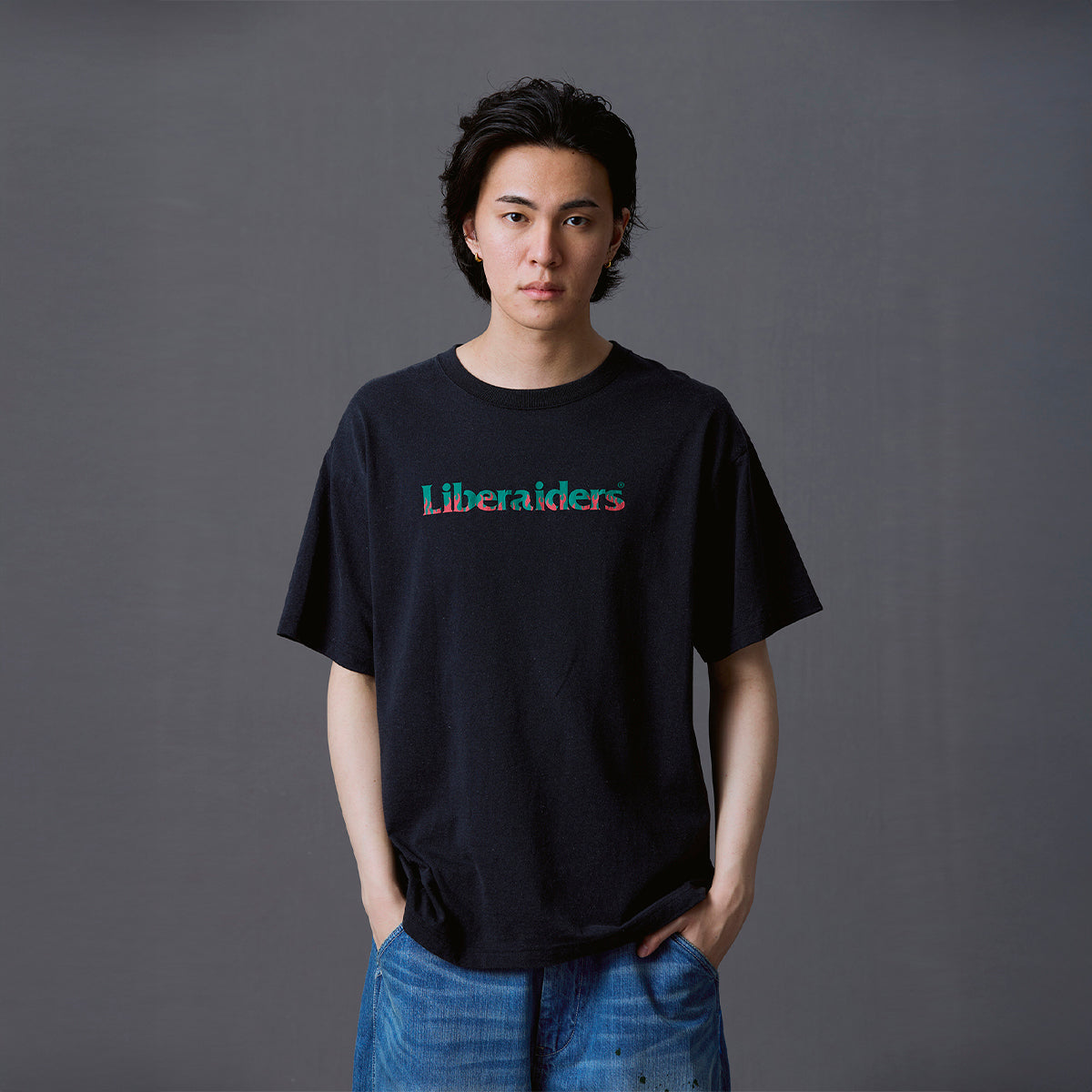 Liberaiders OG LOGO TEE リベレイダース OG ロゴTシャツ 736062603【メンズ 半袖Tシャツ フロスト加工 グラフィック ロゴプリント 26FW】