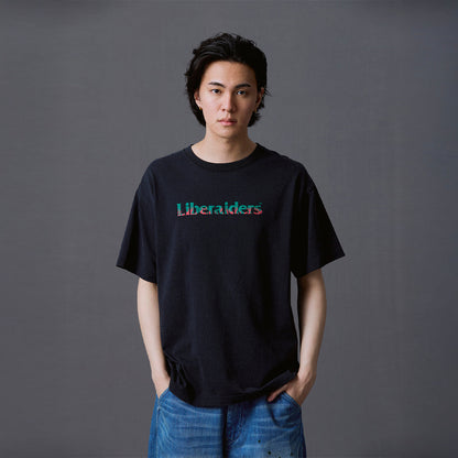 Liberaiders OG LOGO TEE リベレイダース OG ロゴTシャツ 736062603【メンズ 半袖Tシャツ フロスト加工 グラフィック ロゴプリント 26FW】