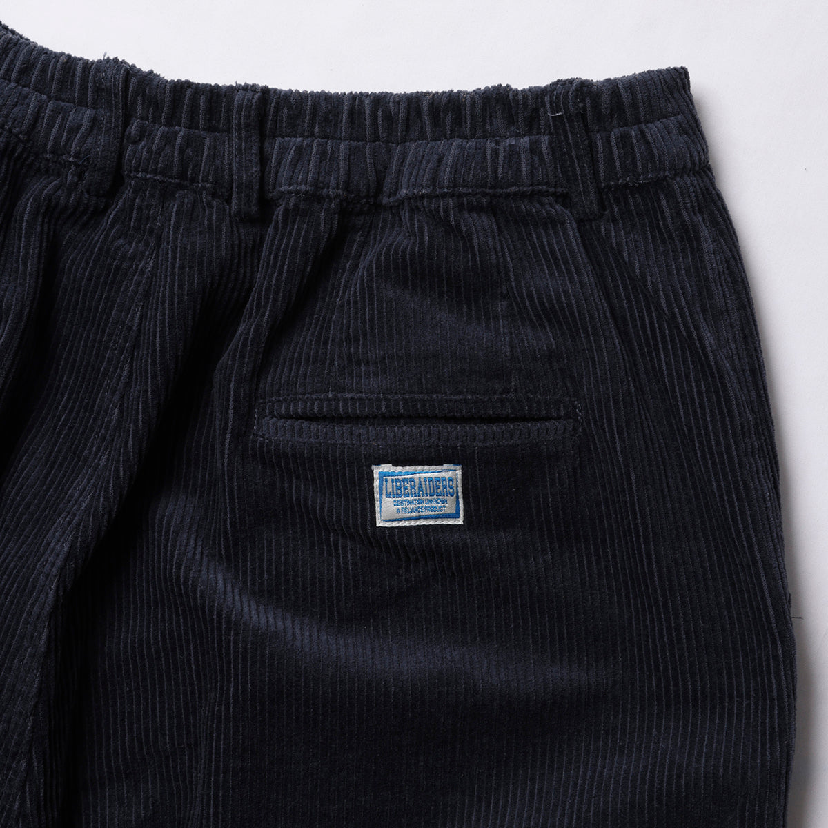 Liberaiders CORDUROY TAPERED SLACKS リベレイダース コーデュロイ テーパード スラックス 737062603【メンズ テーパードパンツ コーデュロイ タック カジュアル デイリーユース 26FW】