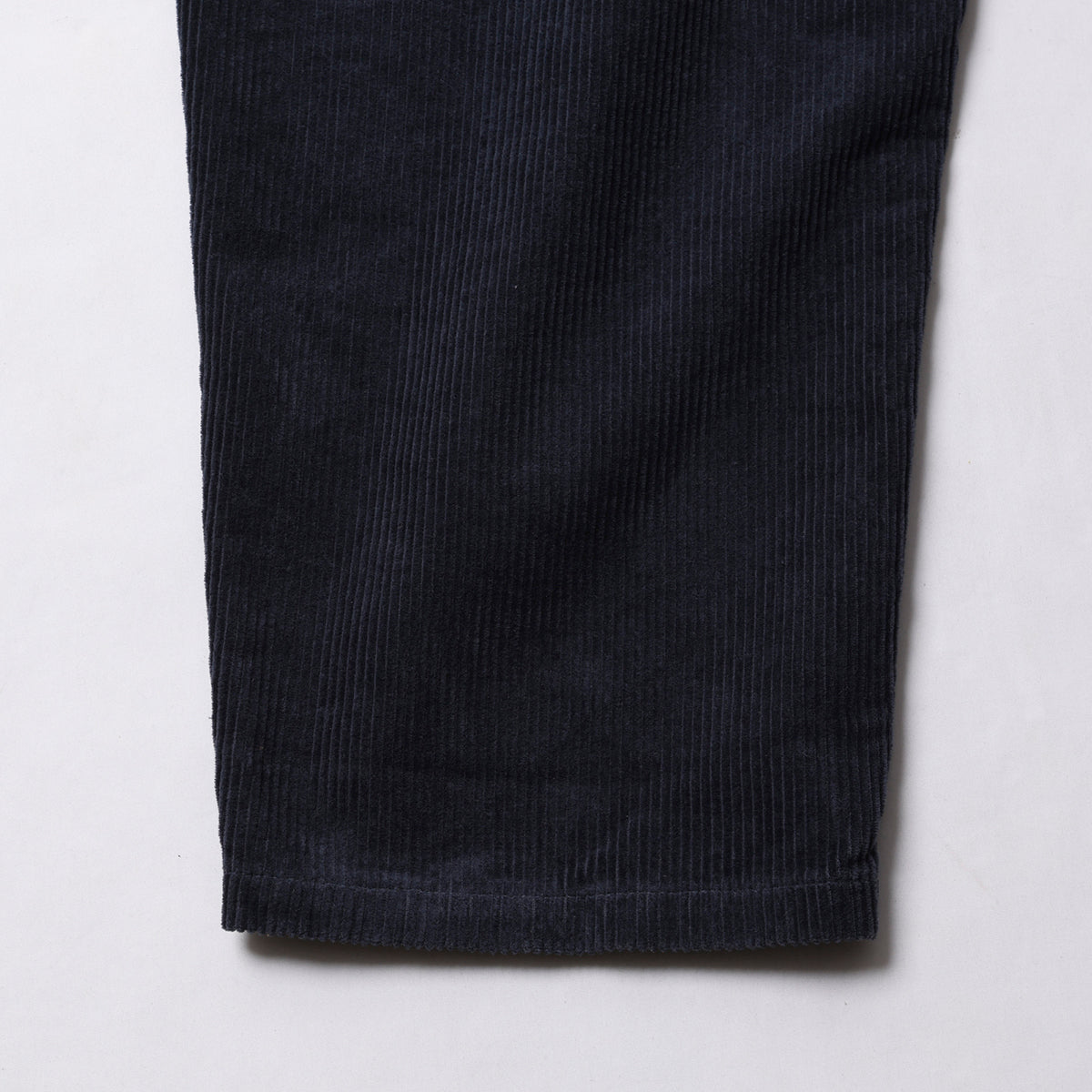 Liberaiders CORDUROY TAPERED SLACKS リベレイダース コーデュロイ テーパード スラックス 737062603【メンズ テーパードパンツ コーデュロイ タック カジュアル デイリーユース 26FW】