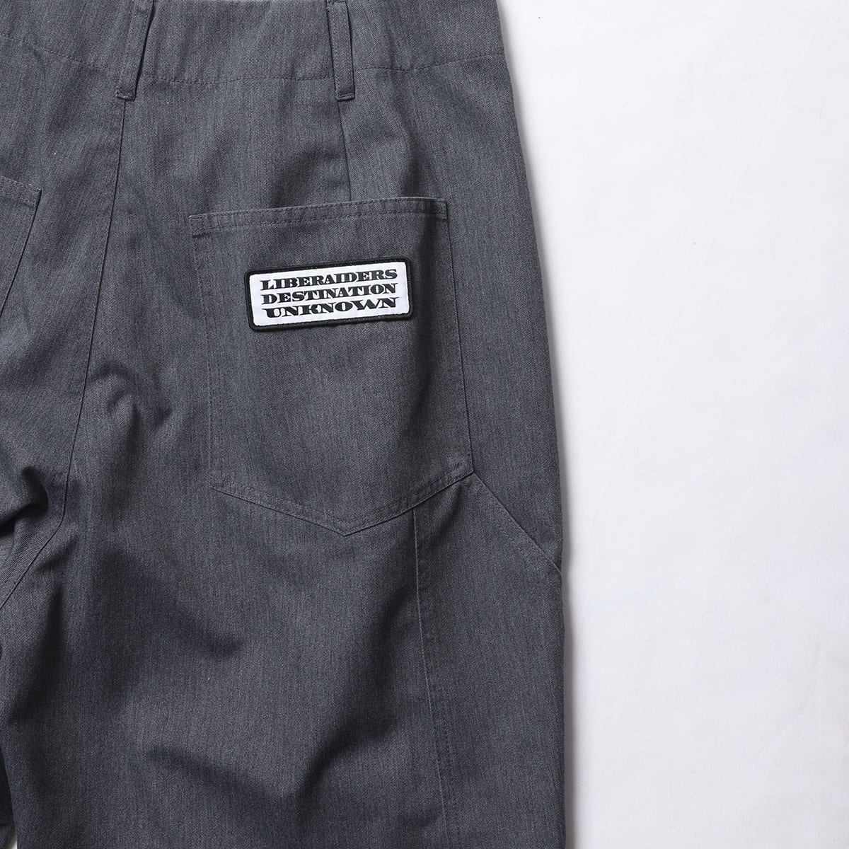 Liberaiders T/C SARROUEL CHINO PANTS リベレイダース T/C サルエル チノパンツ 737092603【メンズ サルエルパンツ ツイル素材 ワッペン カジュアル デイリーユース  26FW】