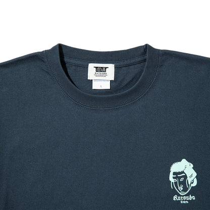 坩堝 BU-TARE TEE (RUTSUBO×YU SUDA） RUTSUBO ブータレ ティー R26FA-SUDA-TS1【メンズ 半袖Tシャツ グラフィックデザイン ポイントロゴ コットンボディ 26FW】
