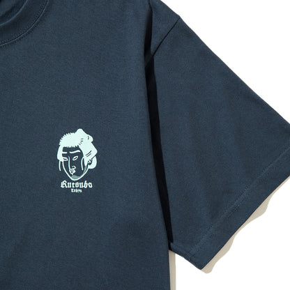 坩堝 BU-TARE TEE (RUTSUBO×YU SUDA） RUTSUBO ブータレ ティー R26FA-SUDA-TS1【メンズ 半袖Tシャツ グラフィックデザイン ポイントロゴ コットンボディ 26FW】