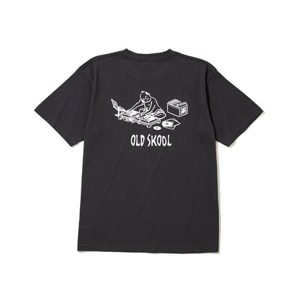 坩堝 OLD SKOOL 皿回 TEE (RUTSUBO×YU SUDA） RUTSUBO オールドスクール 皿回 ティー R26FA-SUDA-TS2【メンズ 半袖Tシャツ グラフィックデザイン ストリート コットンボディ 26FW】