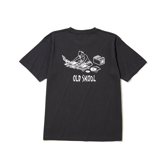 坩堝 OLD SKOOL 皿回 TEE (RUTSUBO×YU SUDA） RUTSUBO オールドスクール 皿回 ティー R26FA-SUDA-TS2【メンズ 半袖Tシャツ グラフィックデザイン ストリート コットンボディ 26FW】