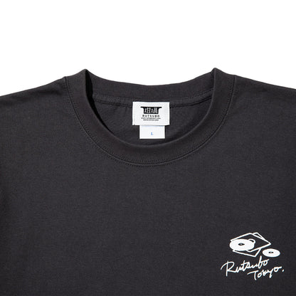 坩堝 OLD SKOOL 皿回 TEE (RUTSUBO×YU SUDA） RUTSUBO オールドスクール 皿回 ティー R26FA-SUDA-TS2【メンズ 半袖Tシャツ グラフィックデザイン ストリート コットンボディ 26FW】