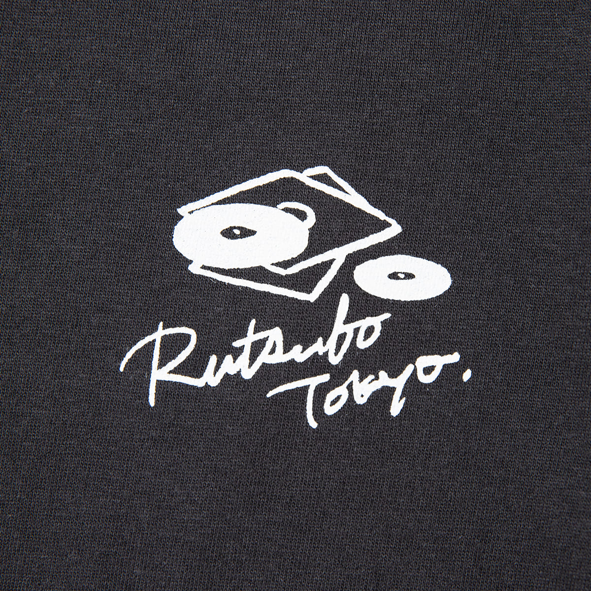 坩堝 OLD SKOOL 皿回 TEE (RUTSUBO×YU SUDA） RUTSUBO オールドスクール 皿回 ティー R26FA-SUDA-TS2【メンズ 半袖Tシャツ グラフィックデザイン ストリート コットンボディ 26FW】