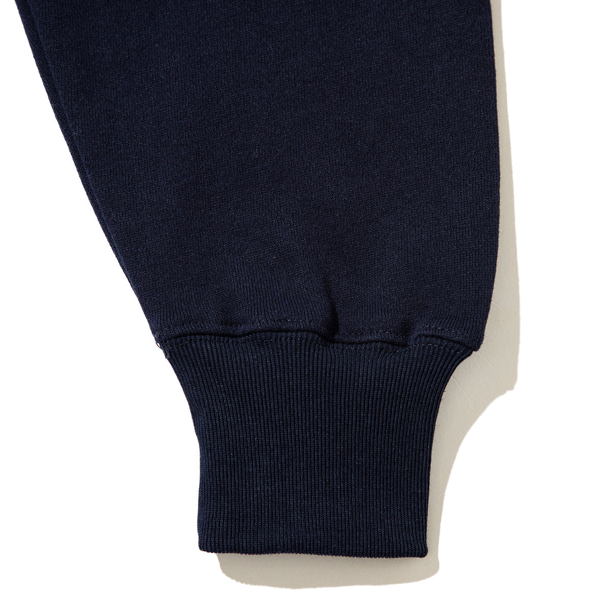 坩堝 酒極道 CREW SWEAT (RUTSUBO×画工遊鷹） RUTSUBO サケゴクドウ クルー スウェット R26FA-YUTAKA-PF2【メンズ トレーナー ヘビーウェイトスウェット 裏起毛 プリントデザイン 26FW】