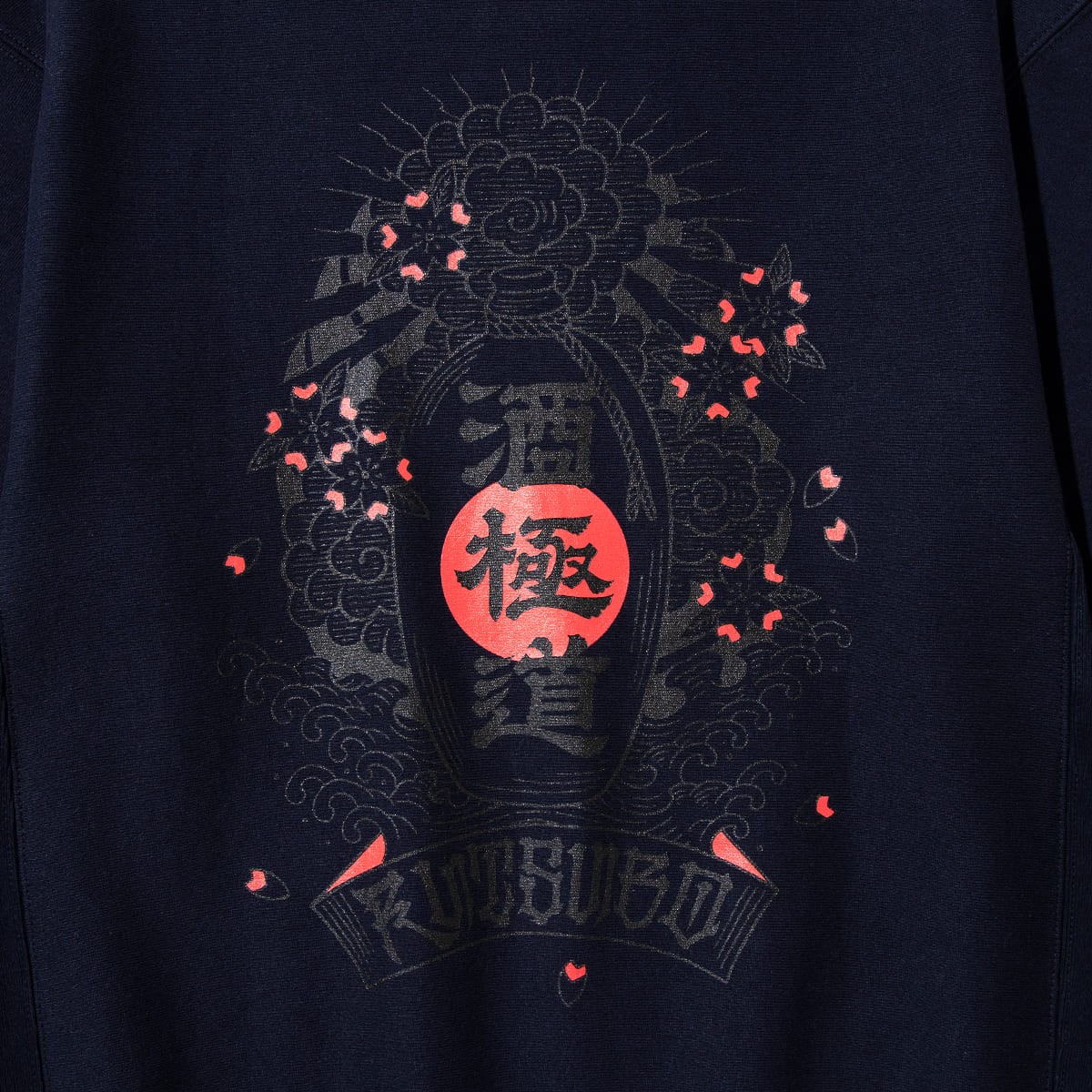 坩堝 酒極道 CREW SWEAT (RUTSUBO×画工遊鷹） RUTSUBO サケゴクドウ クルー スウェット R26FA-YUTAKA-PF2【メンズ トレーナー ヘビーウェイトスウェット 裏起毛 プリントデザイン 26FW】