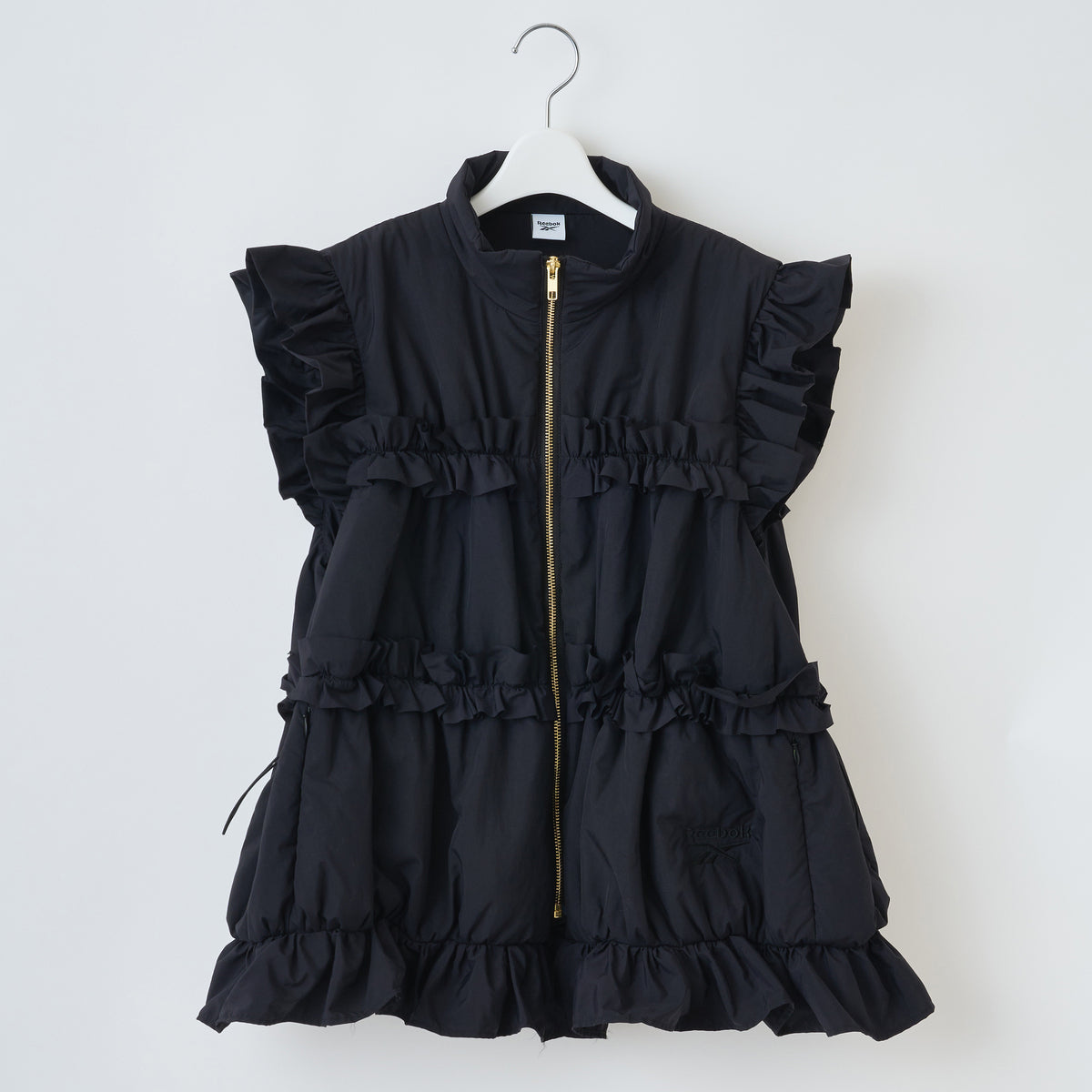 naokitomizuka Reebok Quilted Vest ナオキトミヅカ リーボック キルテッドベスト GRNTJ015【レディース ジップベスト キルト フリル コード付き ロゴ刺繍 26FW】