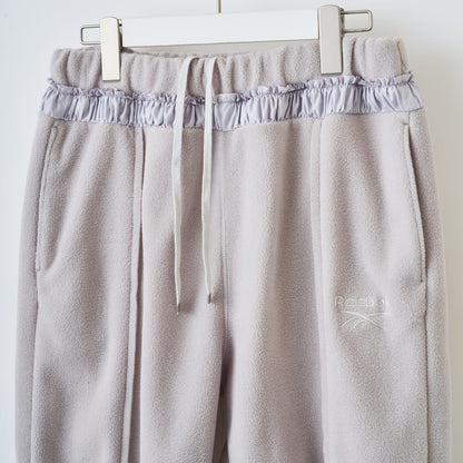 naokitomizuka Reebok Cropped Fleece Pants With Ribbon Hem ナオキトミヅカ リーボック クロップドフリースパンツ ウィズリボンヘム GRNTP016【レディース リボン フレア フリース ロゴ刺繍 ポケット付き 26FW】