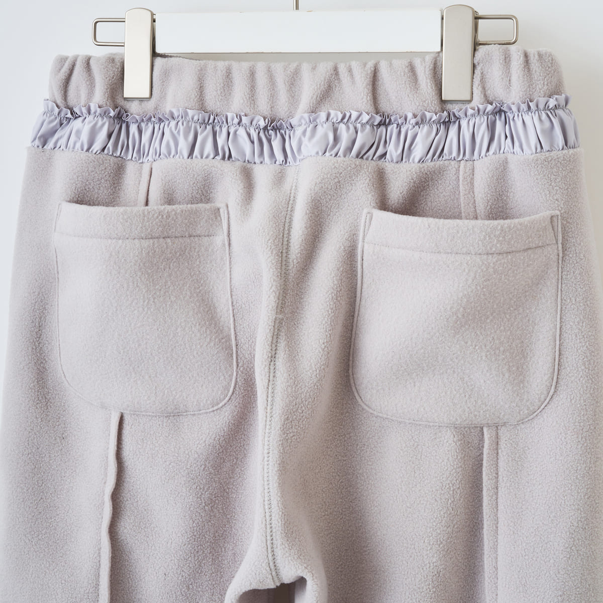naokitomizuka Reebok Cropped Fleece Pants With Ribbon Hem ナオキトミヅカ リーボック クロップドフリースパンツ ウィズリボンヘム GRNTP016【レディース リボン フレア フリース ロゴ刺繍 ポケット付き 26FW】