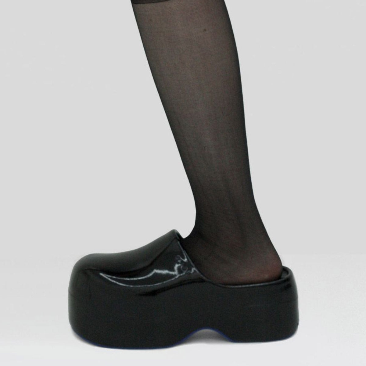 OFOF 1F オフオフ 1F グロッシーブラック 1F-GBLK【レディース サンダル 厚底 EVA素材  26FW】