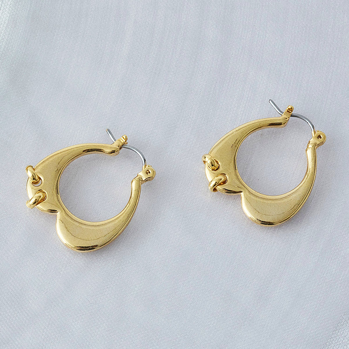 LAPUIS Plate heart pierced earrings ラピュイ プレート ハート ピアスド イヤリングス 263-220115【レディース ハートピアス ハートモチーフ フープピアス 26FW】