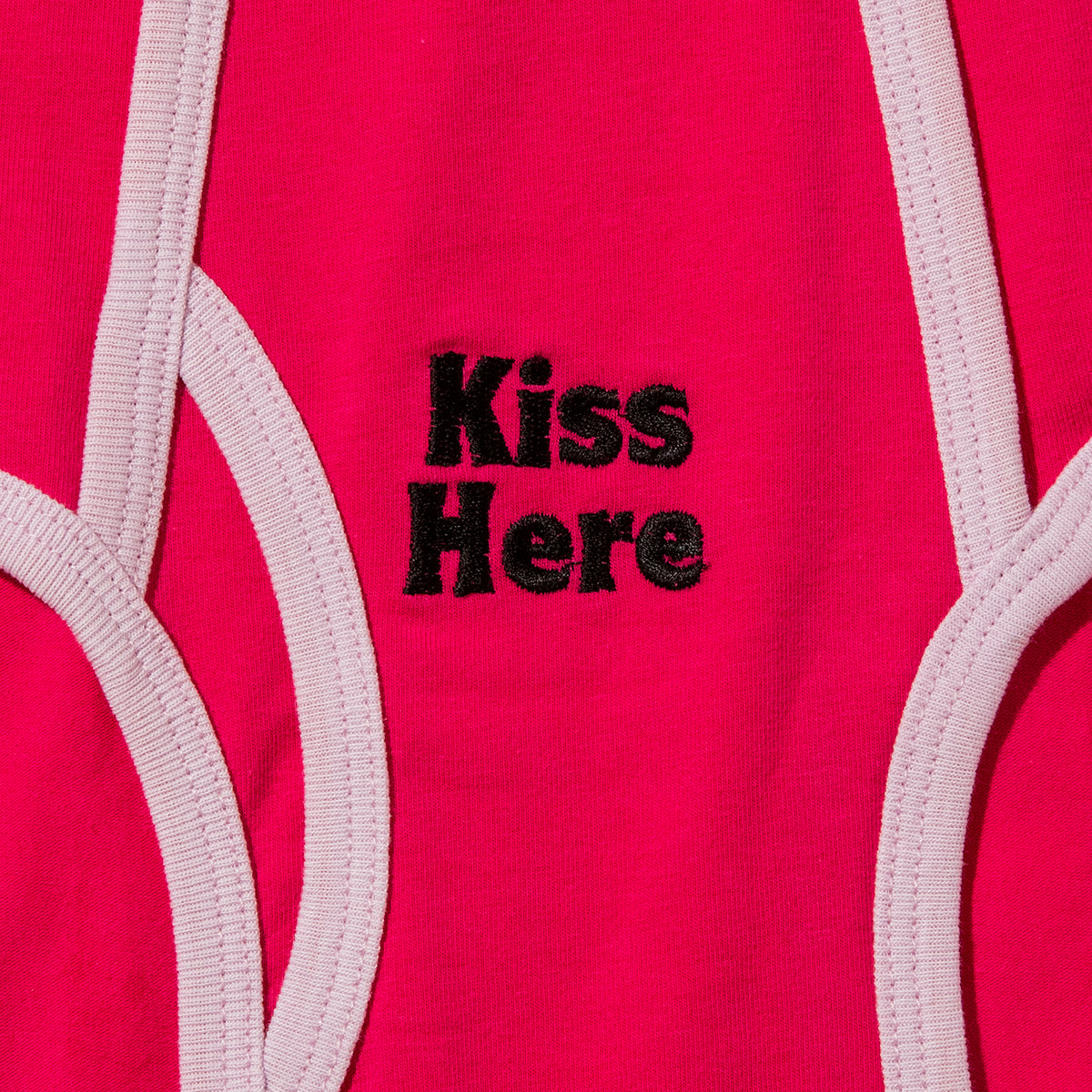 Kiss here brief